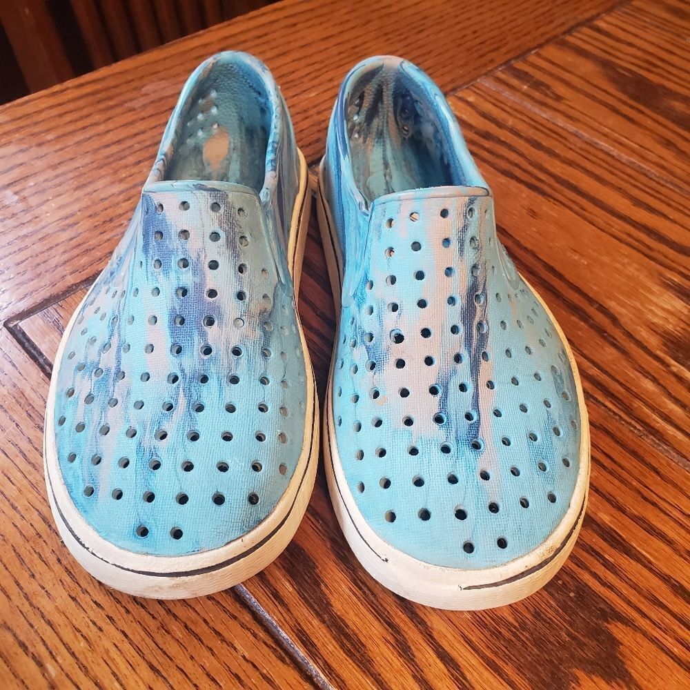 Native Miles Marbled blue big boy shoes